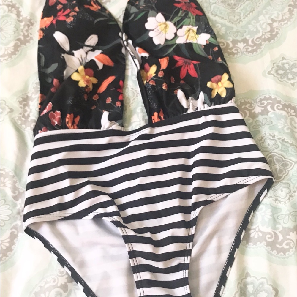 PatPat swim suit, women’s size small.